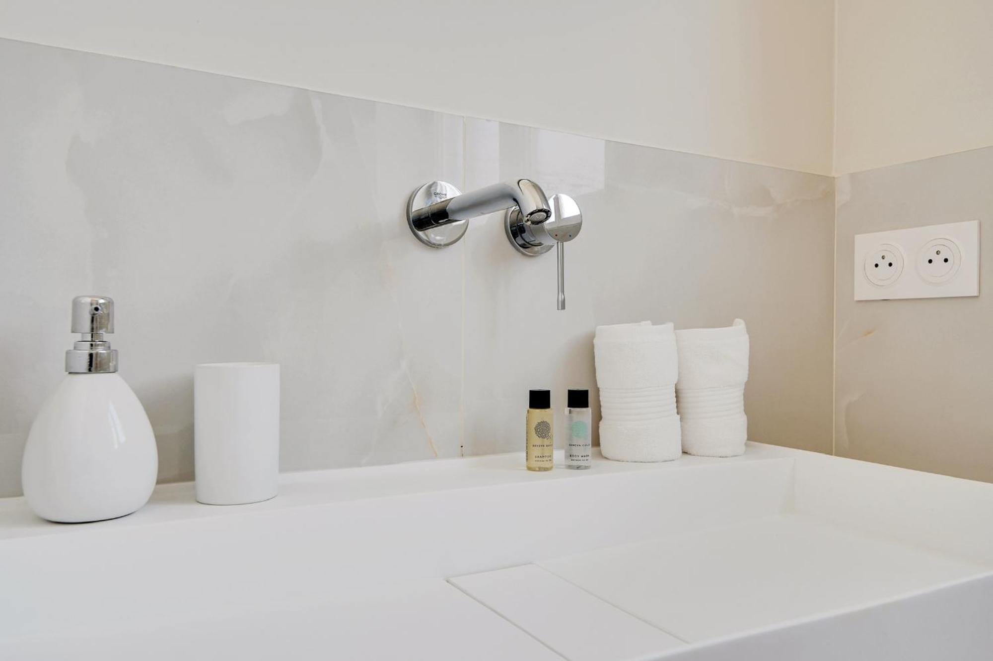 Suite Deluxe 1 By Les Maisons De Charloc Homes Boulogne-Billancourt Bagian luar foto